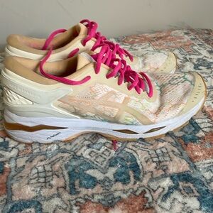 ASICS Gel-Kayano 24 size 9.5